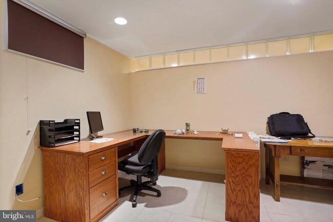 Building Photo - 5135 Summit Dr