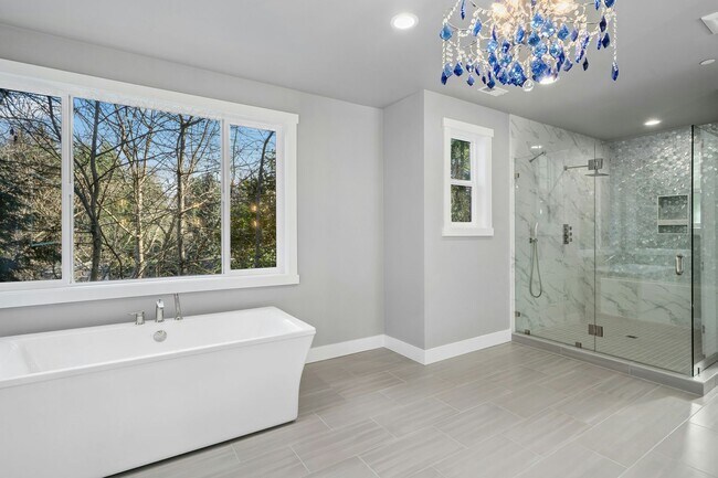 Building Photo - 5Bd/4.5Ba Bellevue House