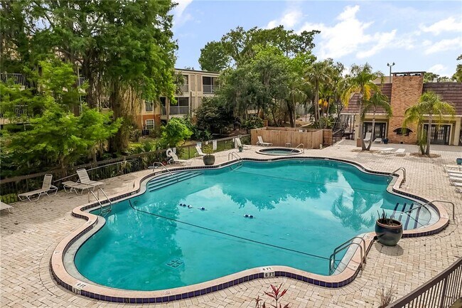 Building Photo - 4038 Versailles Dr
