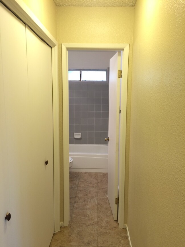 Building Photo - 4416 Silverwood Ln