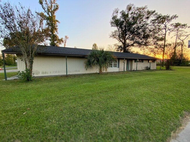 Building Photo - 1217 Sam Houston Jones Pkwy