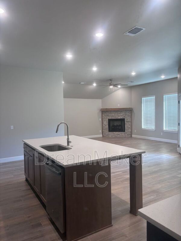 Building Photo - 3010 Hollow Crest Ln