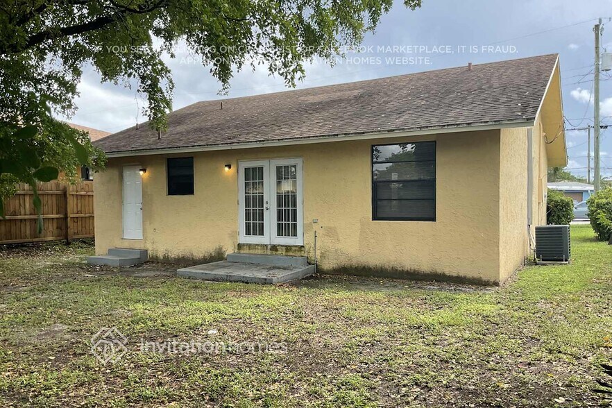 Building Photo - 5673 Fletcher St