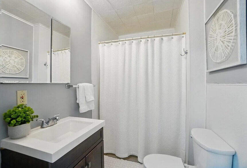 Bathroom - 1204 S Fort Thomas Ave