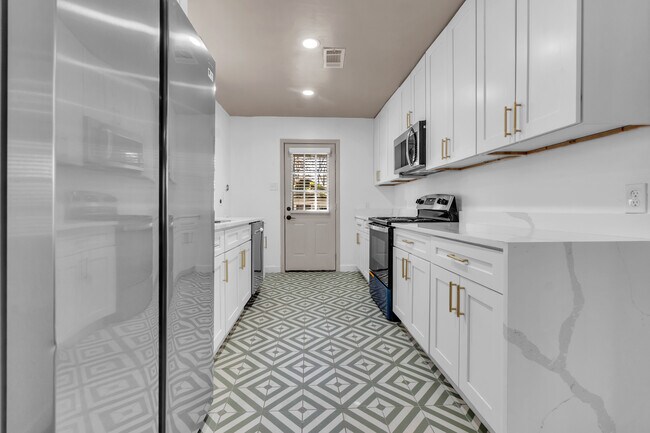 Building Photo - 4895 Helene Rd