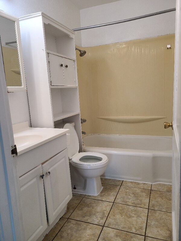 Building Photo - 641 Robinson St