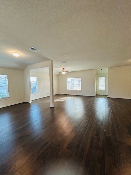 Building Photo - 741 Carol Dr