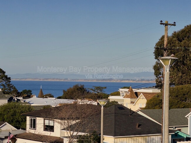 Building Photo - 525 Laurel Ave