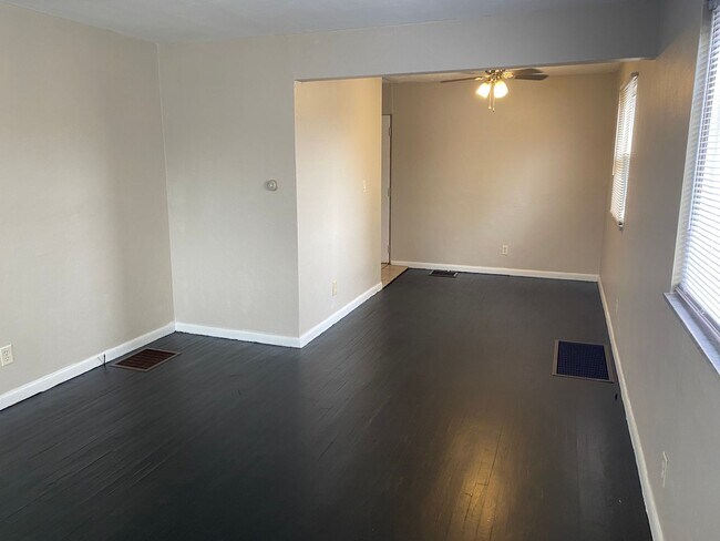 Building Photo - 4046-4048 Halsey Place