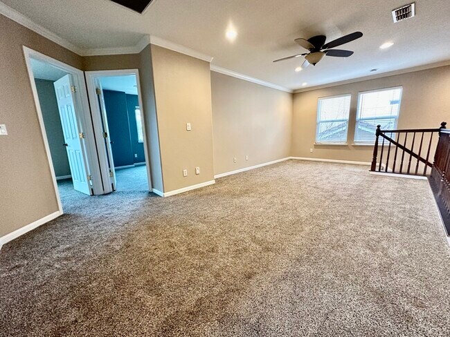 Building Photo - Must See This Beautiful 4 Bedroom 3 Bathro...