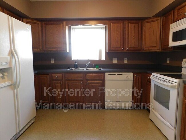 Building Photo - 24 Rose Garden Ln