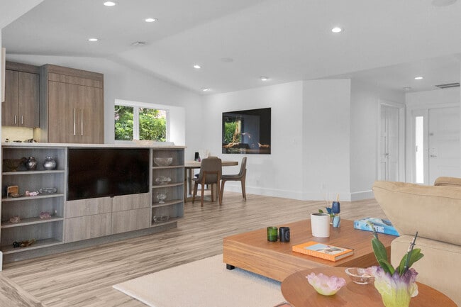 Building Photo - 2291 Las Casitas Dr