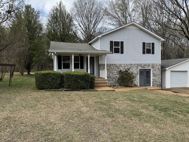 Building Photo - 10125 N Twin Springs Rd