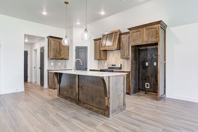 Building Photo - Brand New Home In Mustang!