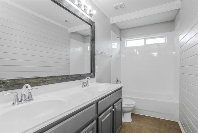 Building Photo - 16630 Convoy Ct