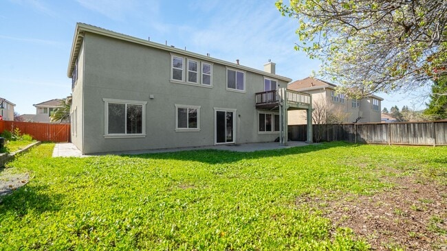 Building Photo - Beautiful two-story in Paradise Crest!