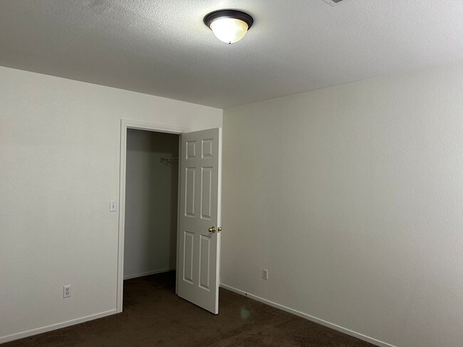 Building Photo - 2 story townhouse