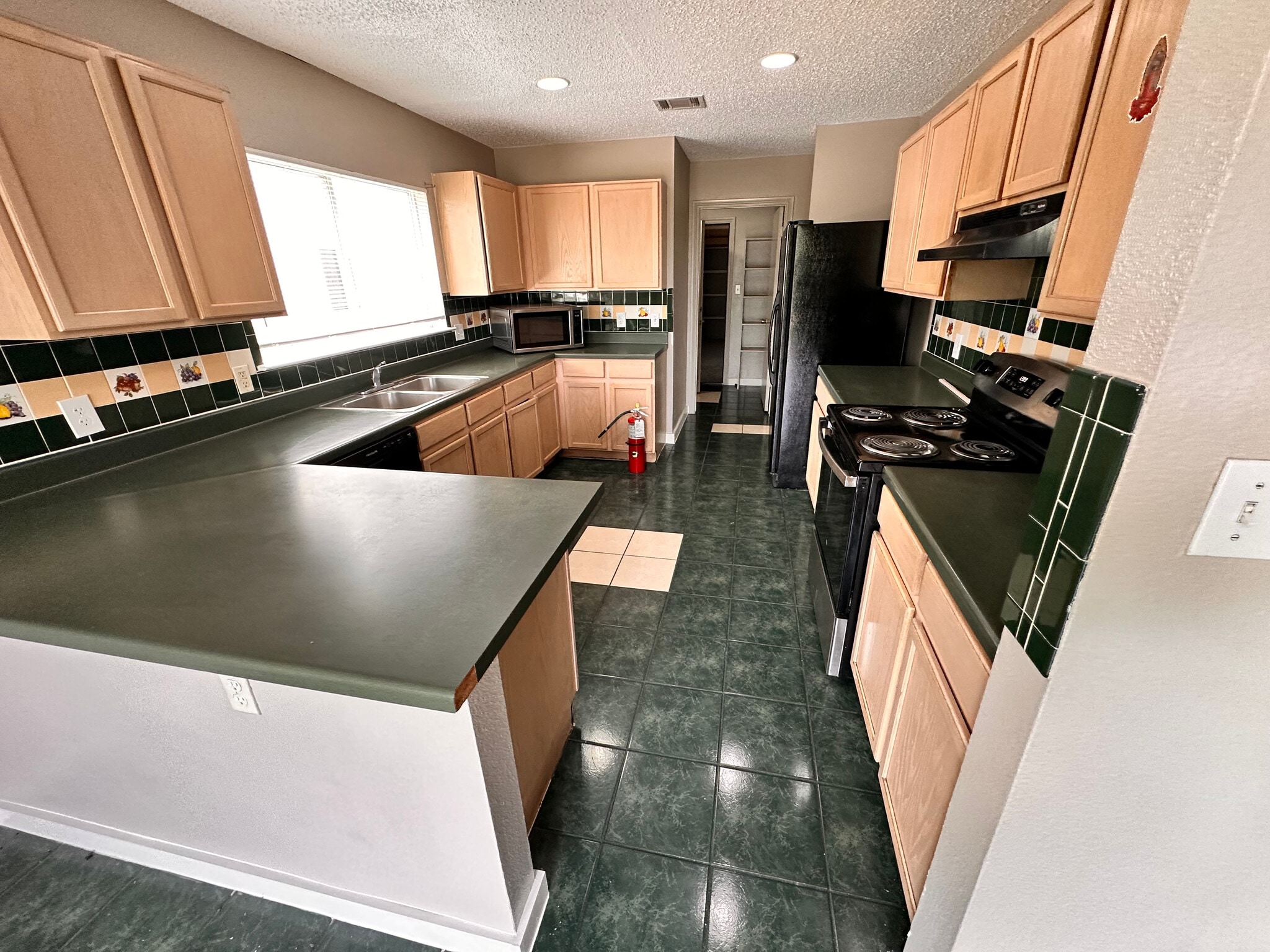 Building Photo - Room in House on Heyerdahl Dr