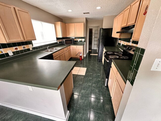 Building Photo - Room in Single Family Home on Heyerdahl Dr