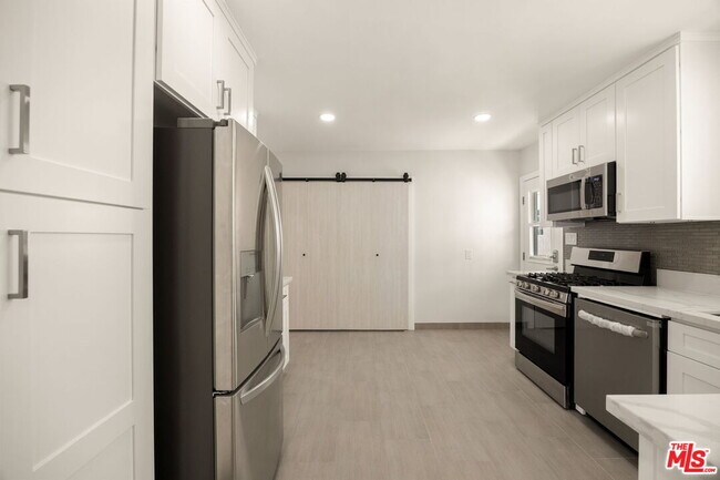 Building Photo - 10481 Ashton Ave