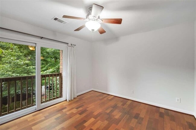 Building Photo - 654 Cleburne Terrace NE