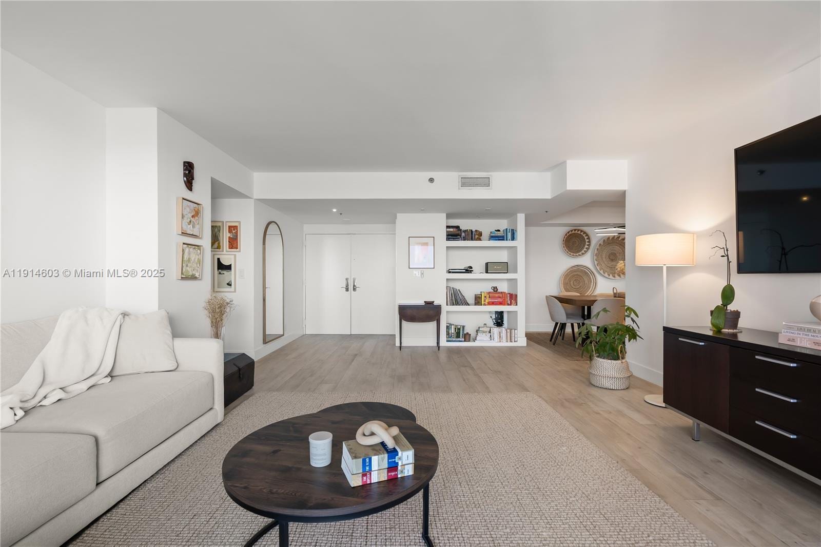 Building Photo - 1581 Brickell Ave