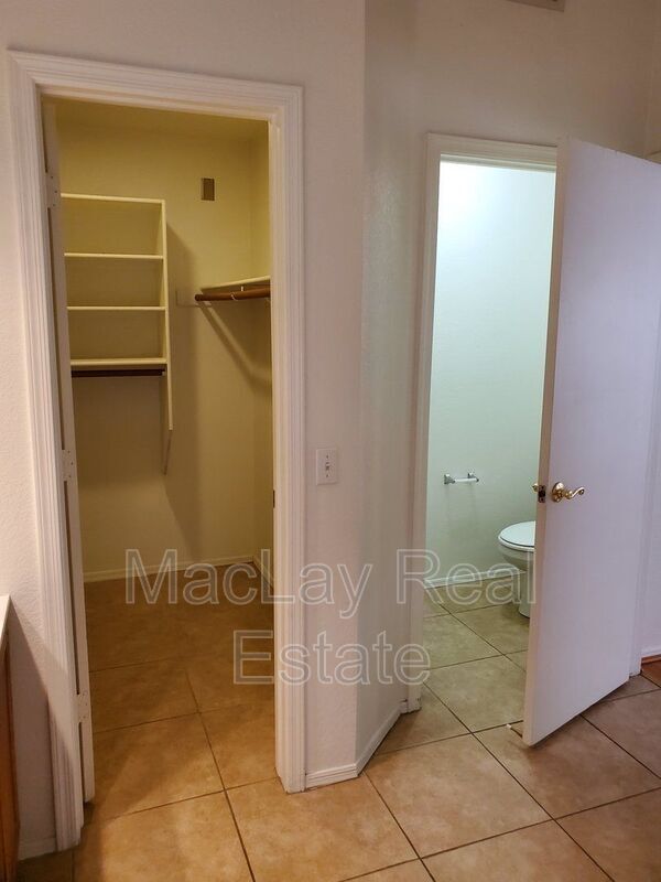 Building Photo - 510 W Sereno Dr