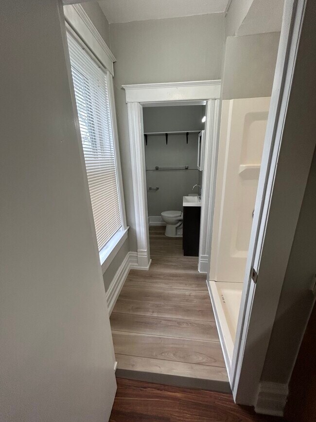 Building Photo - 77 W 23rd St