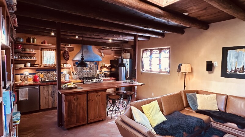 Building Photo - 824 Canyon Rd