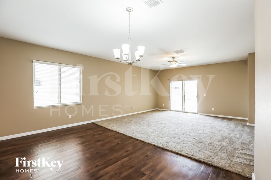 Building Photo - 38105 W Isabella Ln