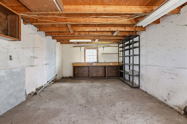 Building Photo - 1328 Hazelwood Dr