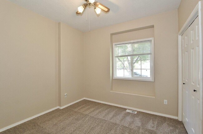 Building Photo - 604 Smith Ct