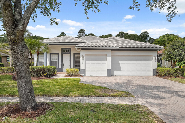 Building Photo - 4642 SW Hammock Creek Dr