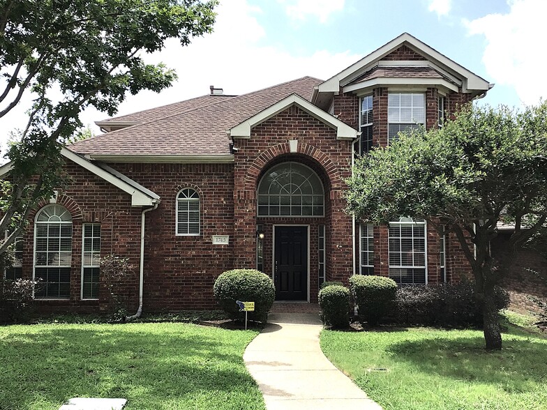 Primary Photo - 1745 Cresthill Dr