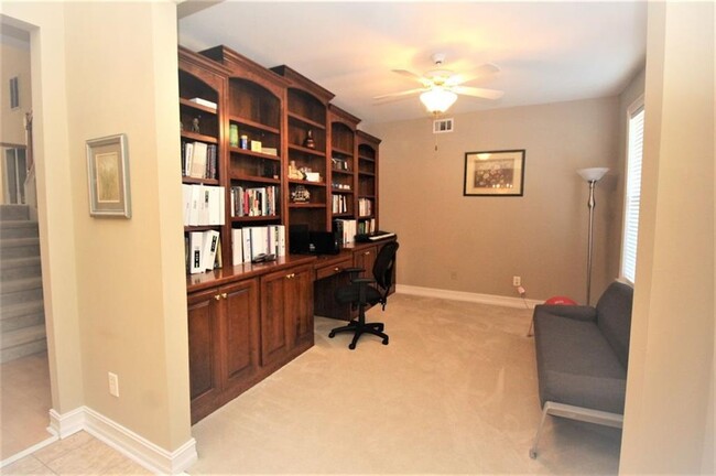 Building Photo - 1060 River Valley Dr