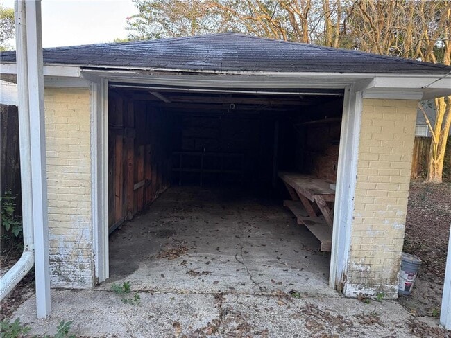 Building Photo - 35 E Chadwick Dr