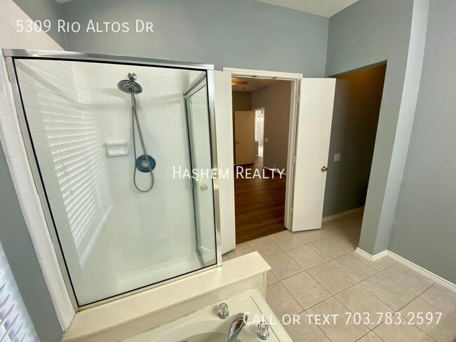 Building Photo - 5309 Rio Altos Dr