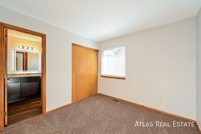 Building Photo - 1233 S Alton Ct