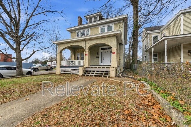 Building Photo - 3100 1st Ave