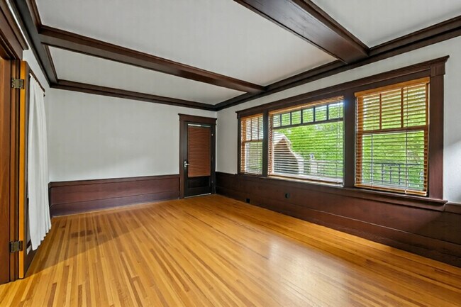 Building Photo - 21 Westall Ave