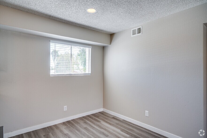 1 BR, 1 BA - 688SF - Saltera Apartments