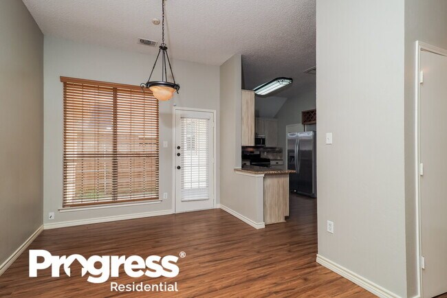 Building Photo - 4130 Briar Hill Dr