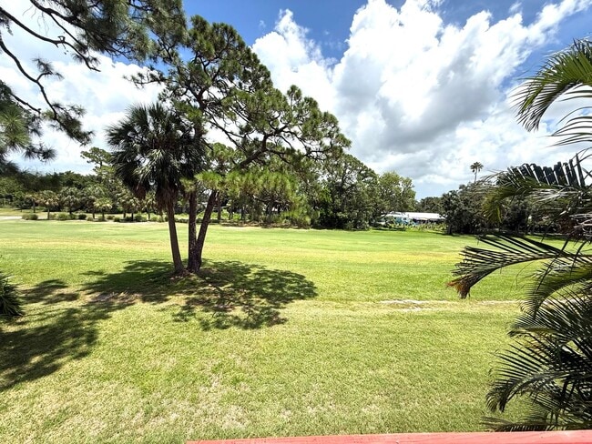 Building Photo - Beautiful 2BR/2BA Condo in Sarasota!
