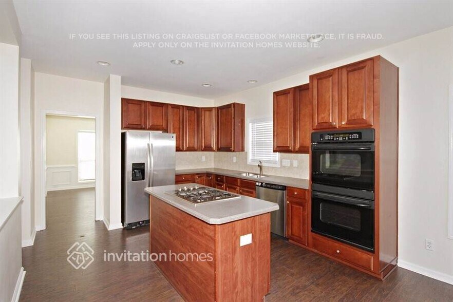 Building Photo - 7120 Thoreau Cir