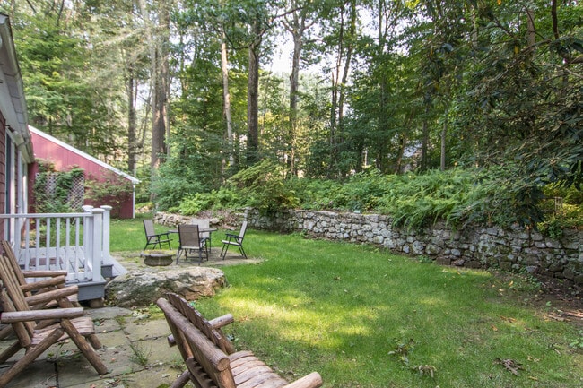 Building Photo - 211 New Canaan Rd