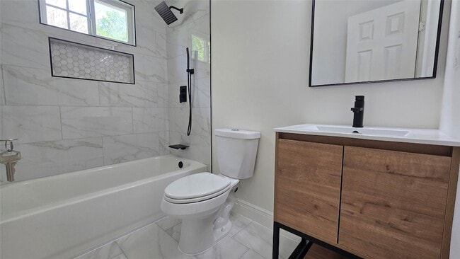 Building Photo - 10101 Bamboo Rd