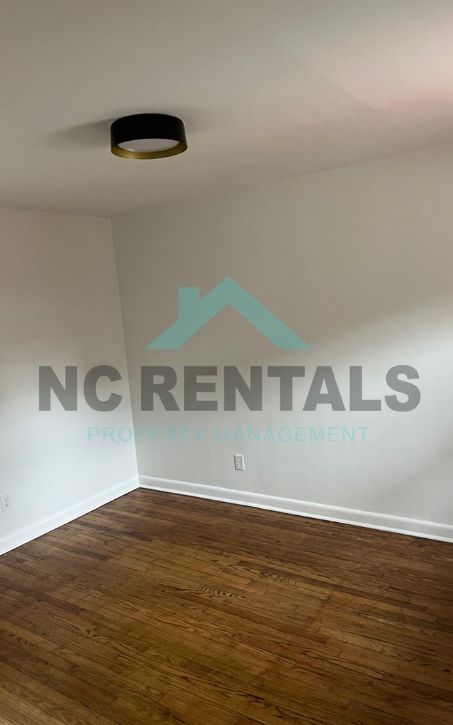 Building Photo - 1212 Red Oak Ave