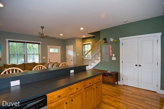 Building Photo - 4 br, 3.5 bath House - 76 Morris Street A