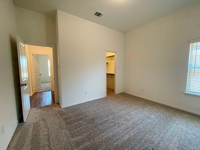 Building Photo - 205 Baralo St