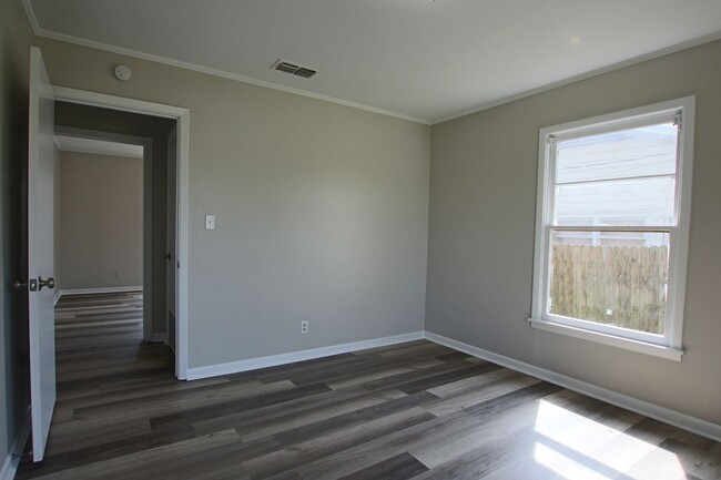 Building Photo - Tour Today! 3 Bed 1.5 Bath Home Near TJC!